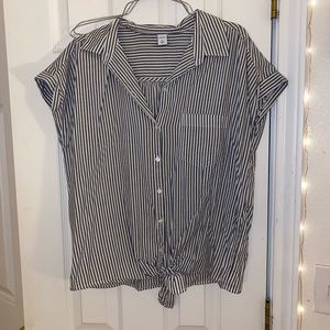 Old Navy women’s summer button down shirt